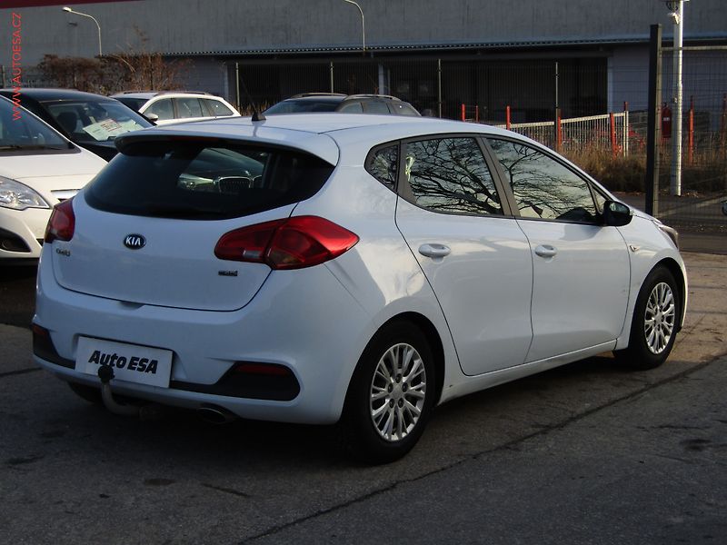Kia Ceed (2014) 1.4 CRDi, ČR, AC, TZ, temp - fotka 4 z 15
