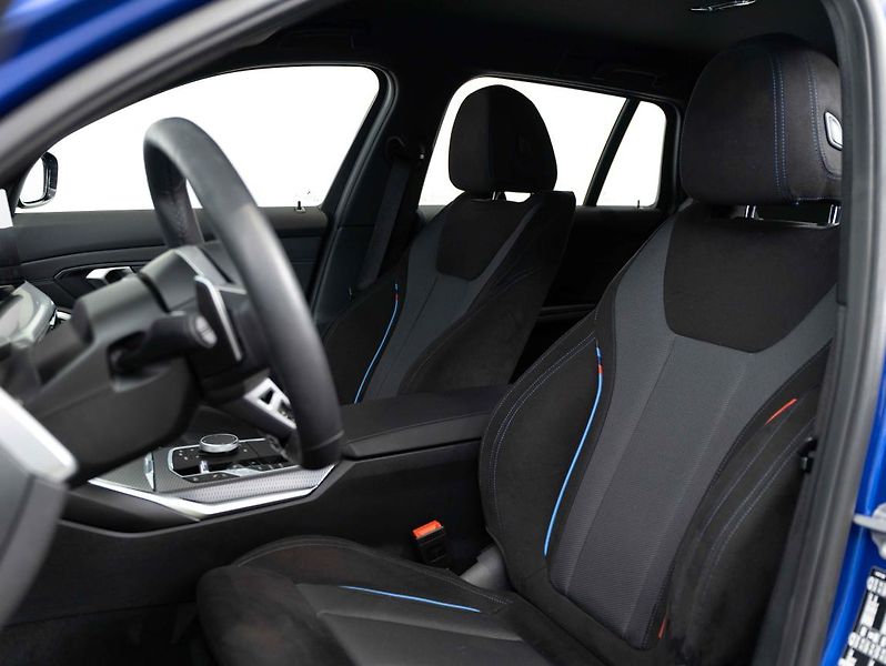 BMW Řada 3 330i xDrive Touring - fotka 19 z 22