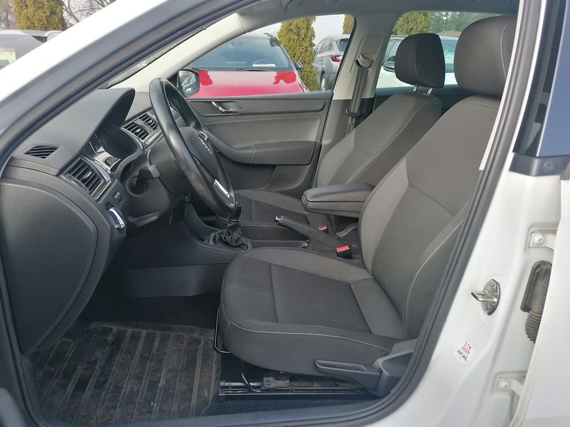 Škoda Rapid (2014) REZERVACE! 1.2 TSi - fotka 7 z 15