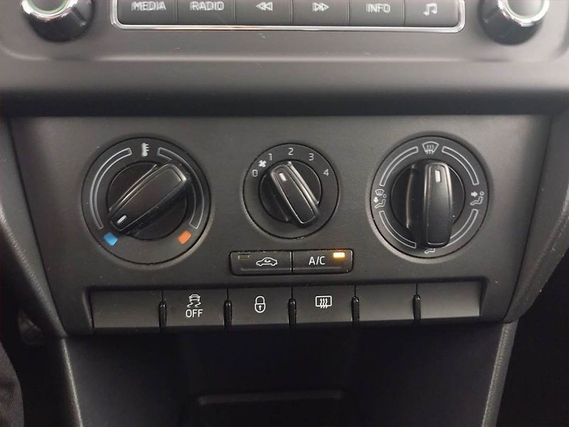 Škoda Rapid (2015) Ambition 1.2 TSI - fotka 13 z 17