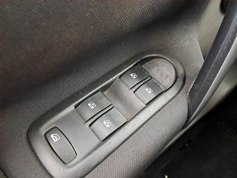 Renault Grand Scénic (2008) 1.5 dCi, Serv.kniha, po STK - fotka 15 z 16