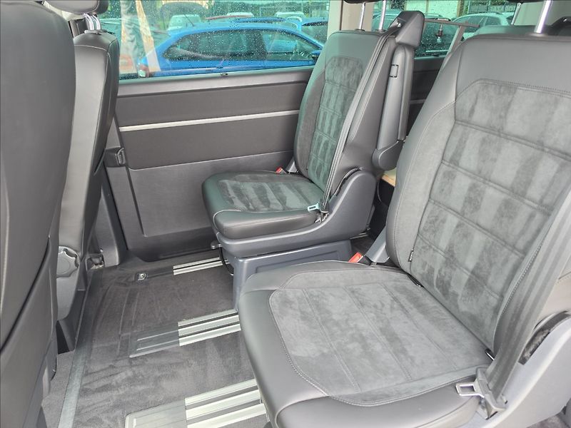 Volkswagen Multivan 2,0 TDi DSG BULLI KŮŽE 7 míst - fotka 26 z 50