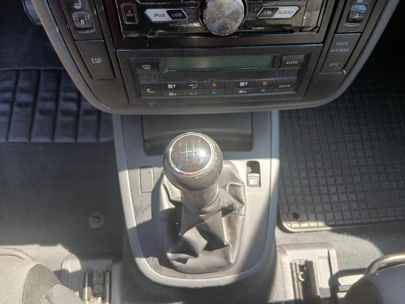 Volkswagen Sharan 2.0 TDI, 7 míst, tažné - fotka 23 z 35