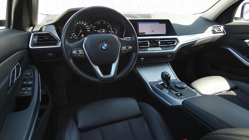 BMW Řada 3 318d Touring - fotka 5 z 22