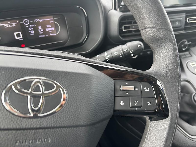 Toyota ProAce City Verso 1.2T 110k Short Business - fotka 16 z 22