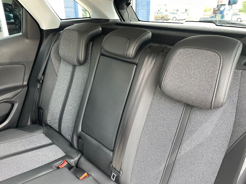 Peugeot 3008 (2020) Allure 1,2 PureTech 130 Man6 - fotka 6 z 7