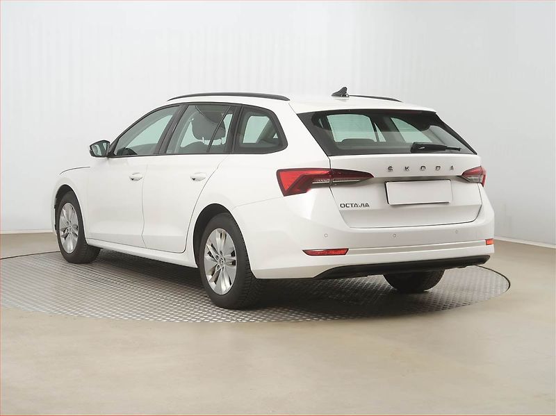 Škoda Octavia (2021) Ambition 1.0 TSI, ČR,1.maj - fotka 4 z 16