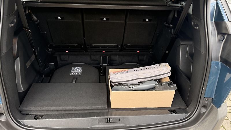 Peugeot 5008 (2021) ALLURE 1.2i,REZERVOVÁNO - fotka 16 z 18