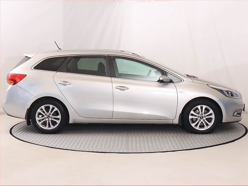 Kia Ceed (2015) Silver 1.6 GDI, Tempomat - fotka 6 z 18