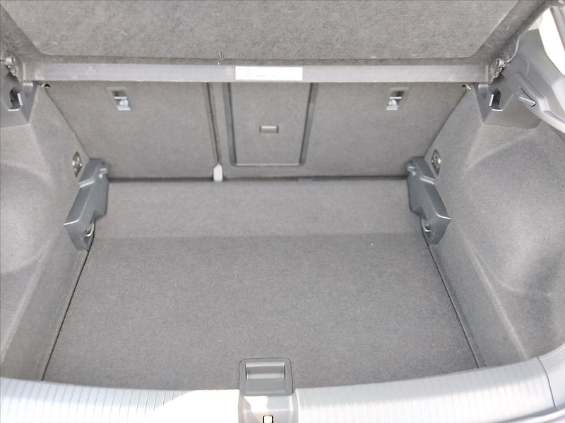 Volkswagen T-Roc 1,5   1,5TSI 110Kw - fotka 27 z 31