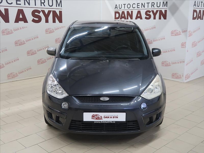 Ford S-MAX 2,0 TDCi 96KW AT Titanium - fotka 2 z 31