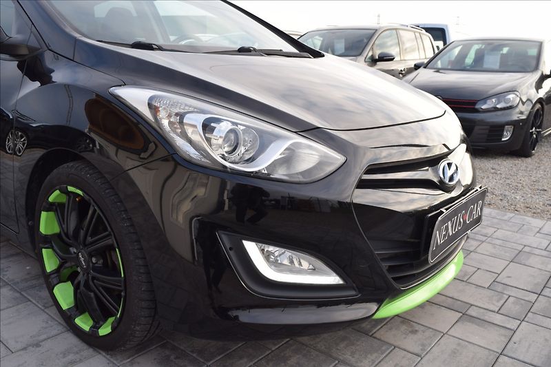 Hyundai i30 1,6 CRDi 81KW BALCK & LIME - fotka 9 z 48