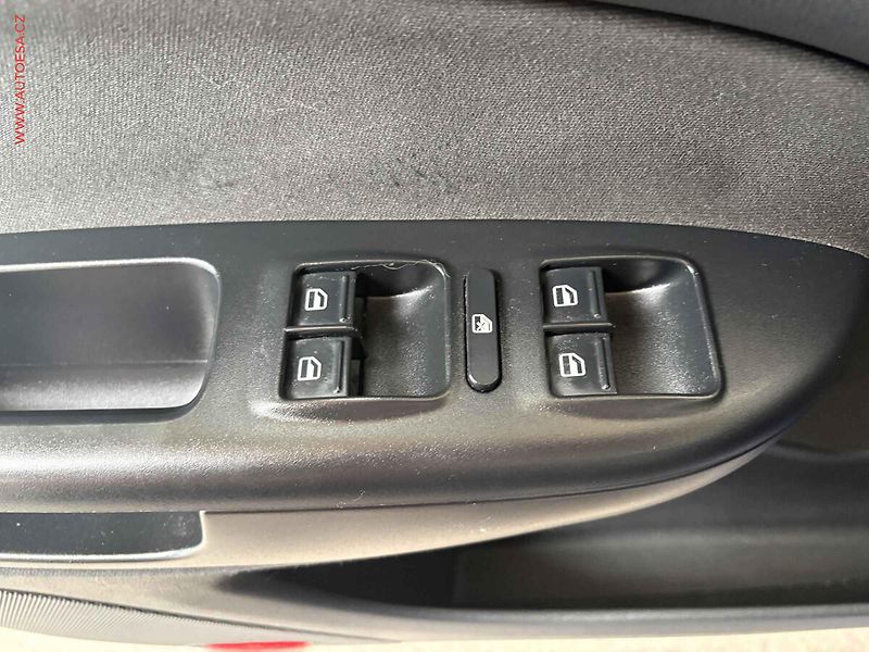 Škoda Octavia (2010) 1.4 TSi, 2.maj,ČR, STK6/28 - fotka 12 z 15