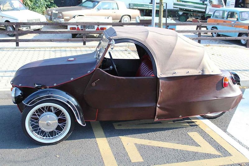 V retro auto muzeu Veteráni Litvínov měli ve středu zastávkou účastníci Velorex čundru 2024 na svém putování po severních Čechách. S nejstarším Velorexem z roku 1962 jede Petr Žůrek ze Světlé nad Sázavou.