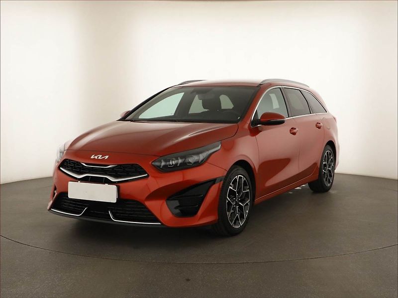 Kia Ceed (2023) 1.5 T-GDI - fotka 2 z 16
