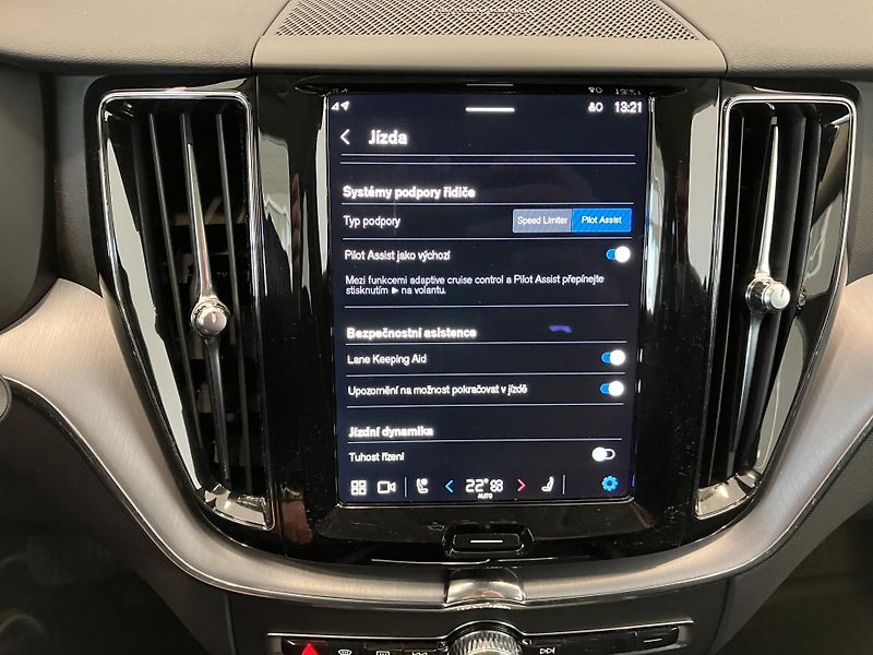 Volvo XC60 B4 FWD Momentum PRO AT8 - fotka 36 z 47