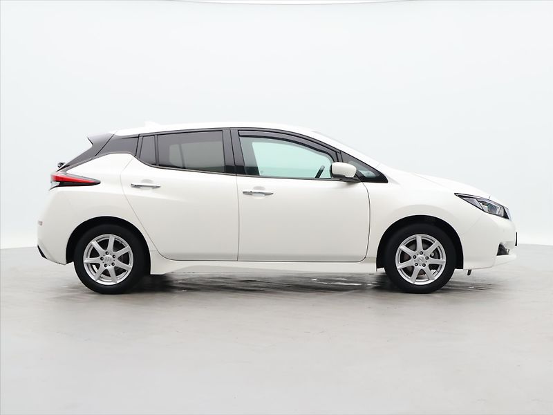 Nissan Leaf 110kW N-Connecta 40kWh - fotka 8 z 32