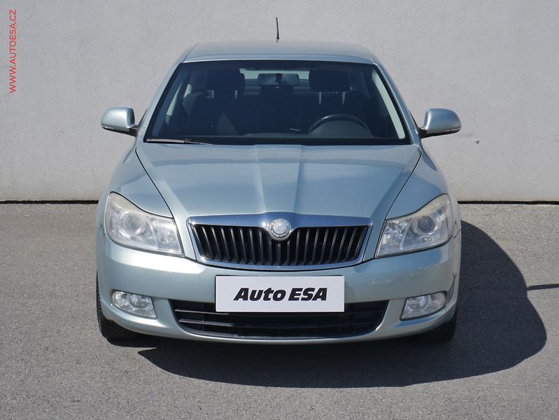 Škoda Octavia (2009) 1.6MPi, ČR, Klima - fotka 2 z 15