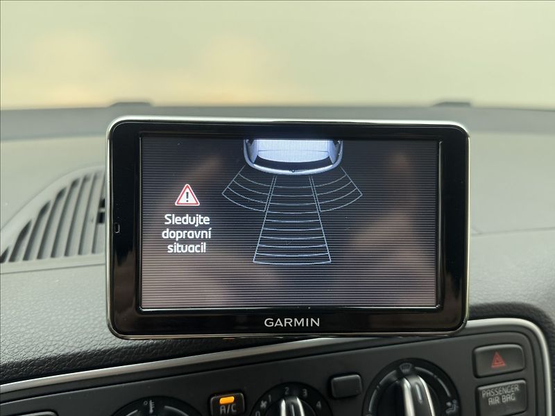 Škoda Citigo 1,0 AUTOMAT NAV SENZORY VÝHŘEV - fotka 16 z 30