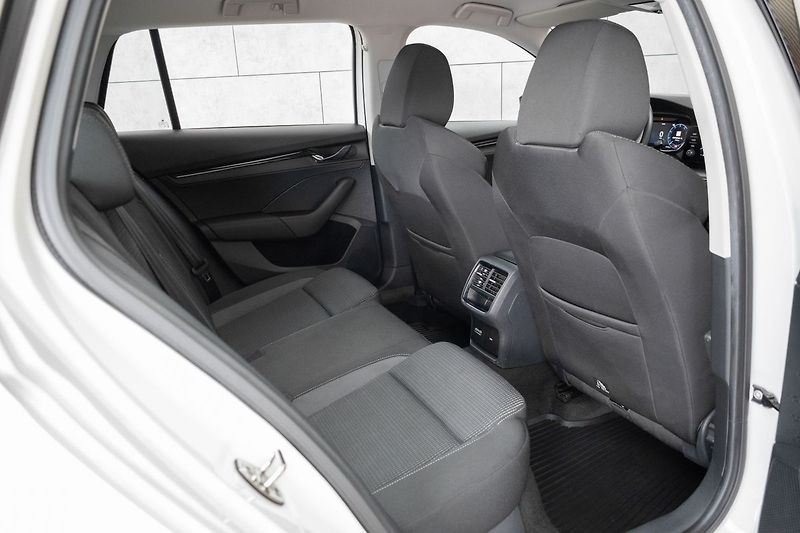 Škoda Octavia 1.0 TSI AMBITION+*DPH*ČR 1.MAJ - fotka 14 z 39