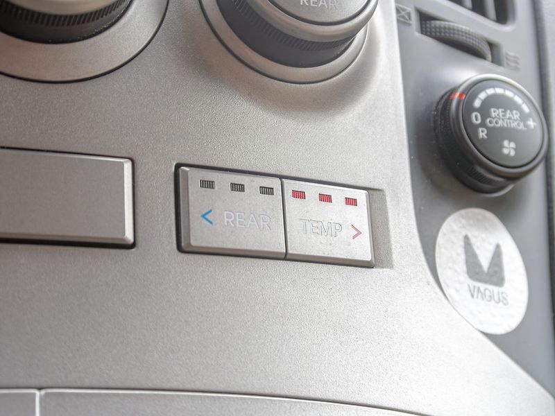 Hyundai H 1 (2015) ČR 2.5D 125KW mat – 8 SEDADEL - fotka 26 z 48