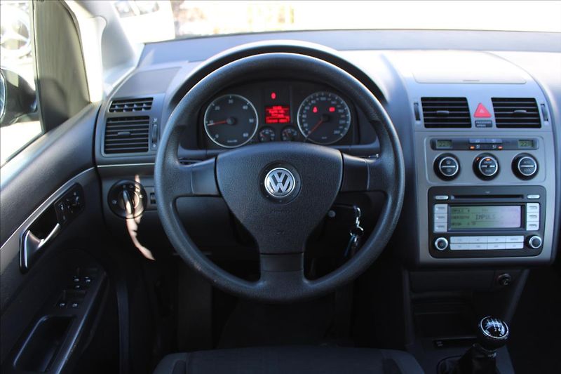 Volkswagen Touran 1,9 TDI  KLIMATIZACE,TEMPOMAT - fotka 10 z 21