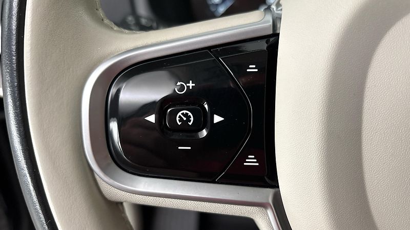 Volvo XC90 2.0 B5 AUT AWD Inscription - fotka 14 z 31