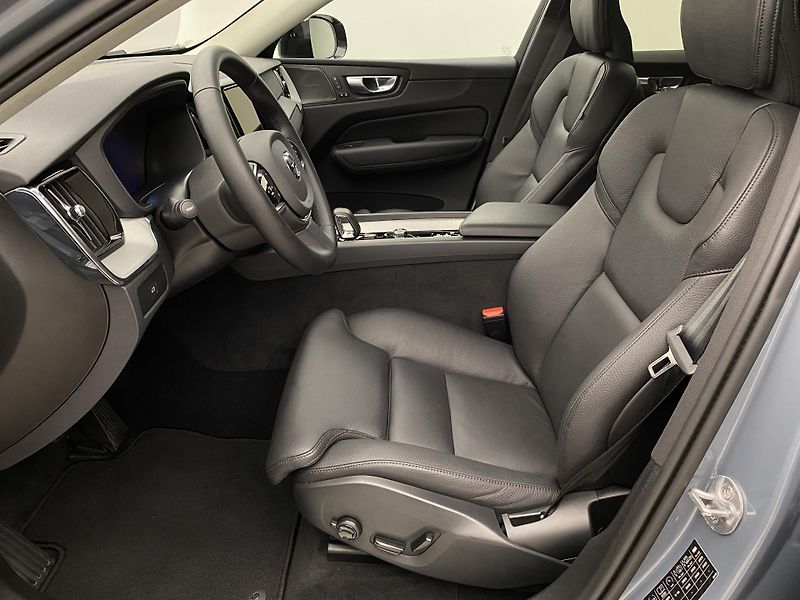 Volvo XC60 B4 AWD DARK PLUS AUT REZERVACE - fotka 3 z 48