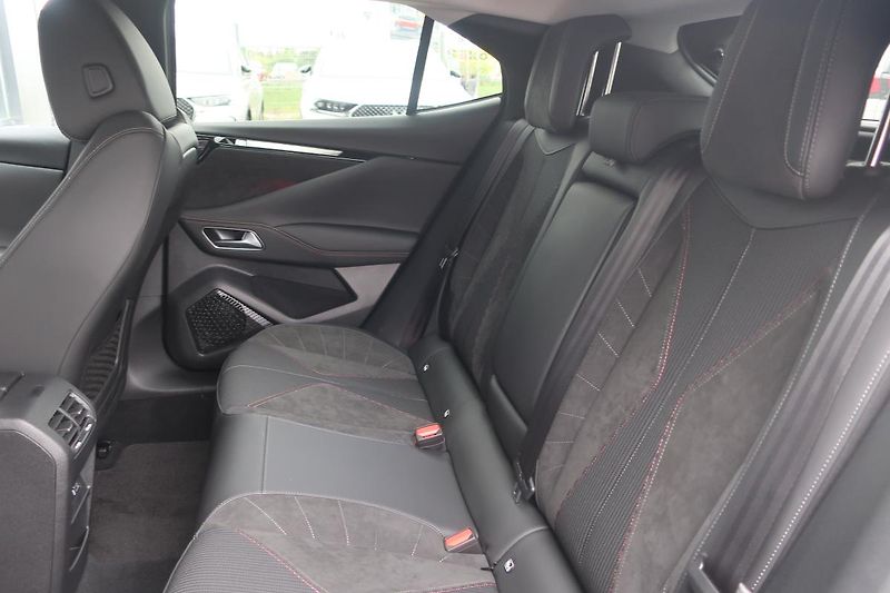 DS Automobiles DS4 (2022) DS 4 PERFORMANCE LINE+ 1.6 - fotka 5 z 10