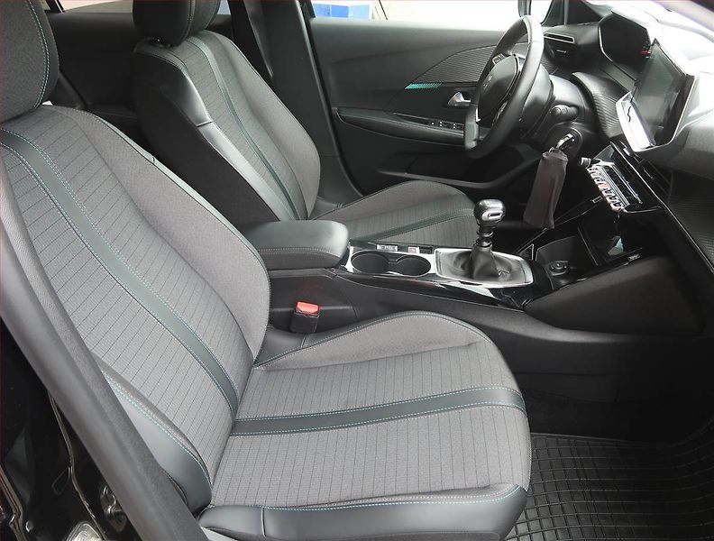 Peugeot 208 (2022) Allure 1.2 PureTech - fotka 9 z 17