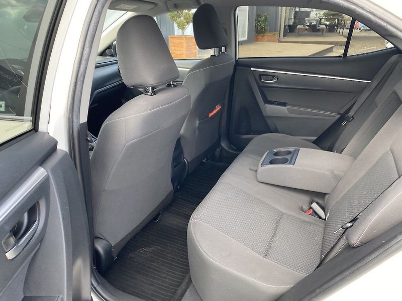 Toyota Corolla 1.6i, ČR-2m, Trend+, automat - fotka 11 z 29