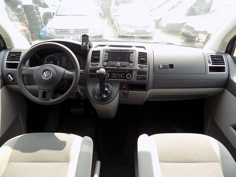 Volkswagen Caravelle 2,0 TDI 103 KW COMFORT NAVI - fotka 28 z 45