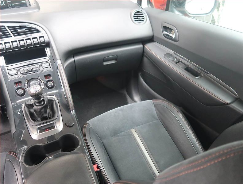 Peugeot 3008 (2015) 1.6 BlueHDi, Navi, Tempomat - fotka 8 z 18
