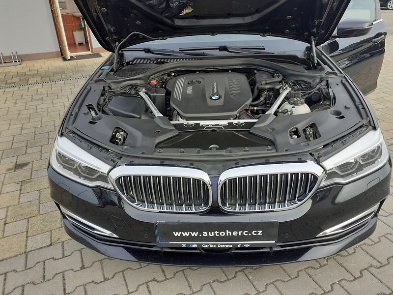 BMW Řada 5 (2019) 530d x Drive Luxury Line - fotka 31 z 48
