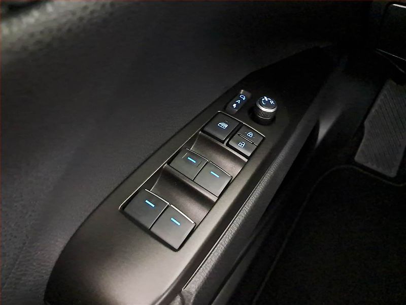Toyota Camry (2023) Executive 2.5 Hybrid - fotka 16 z 19