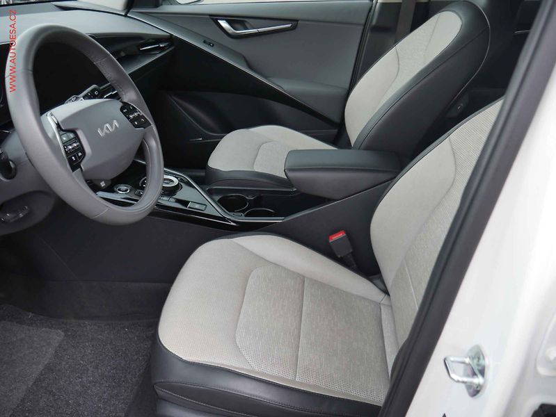 Kia Niro (2022) 1.6 GDi HEV, ČR, AT, LED - fotka 9 z 24