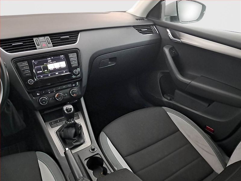 Škoda Octavia (2016) 1.6 TDI, Navi, Tempomat - fotka 8 z 12