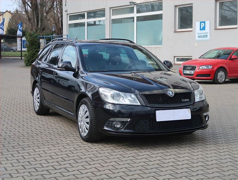 Škoda Octavia (2010) RS 2.0 TSI, Navi, Xenony - fotografie inzerátu