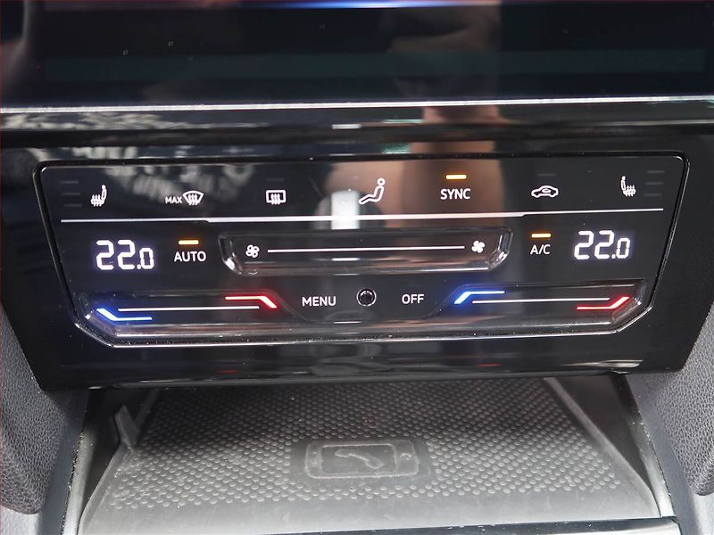 Volkswagen Passat (2022) Elegance 2.0 TDI - fotka 16 z 19