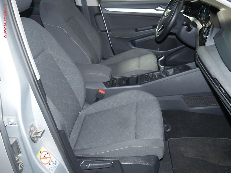 Volkswagen Golf (2021) 1.5 TSi, 2.maj,ČR, LED, park - fotka 12 z 20