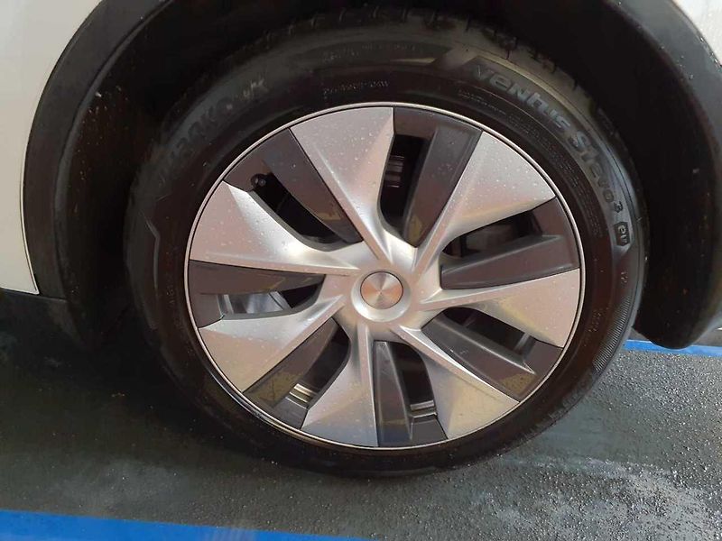 Tesla Model Y RWD 235kw 95,0 % - fotka 7 z 9