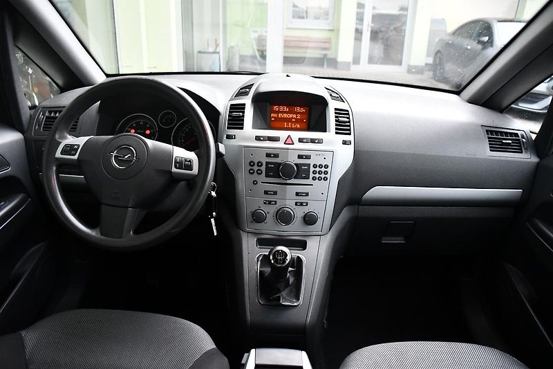 Opel Zafira 1.8i VYHŘ. SEDAČKY TAŽNÉ 7MÍST - fotka 5 z 28