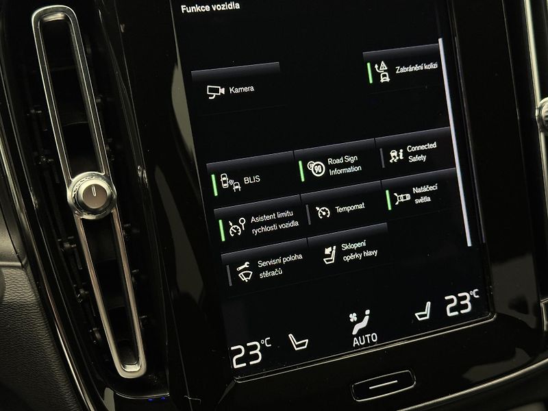 Volvo XC40 T4 RECHARGE ULTIMATE AUT - fotka 35 z 51