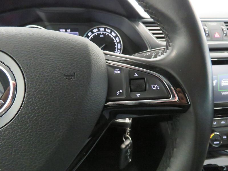 Škoda Superb - fotka 18 z 25