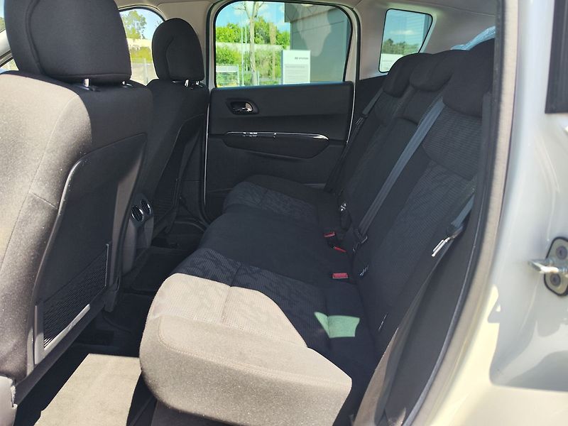 Peugeot 3008 1.6 THP/115kW Premium - fotka 12 z 23