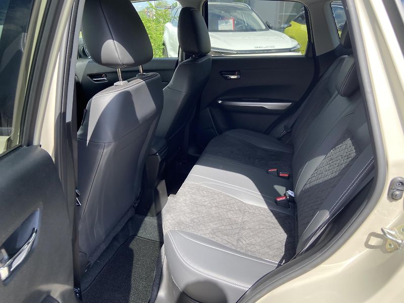Suzuki Vitara 1.4 BoosterJet 6AT 4x4 Eleganc - fotka 11 z 21