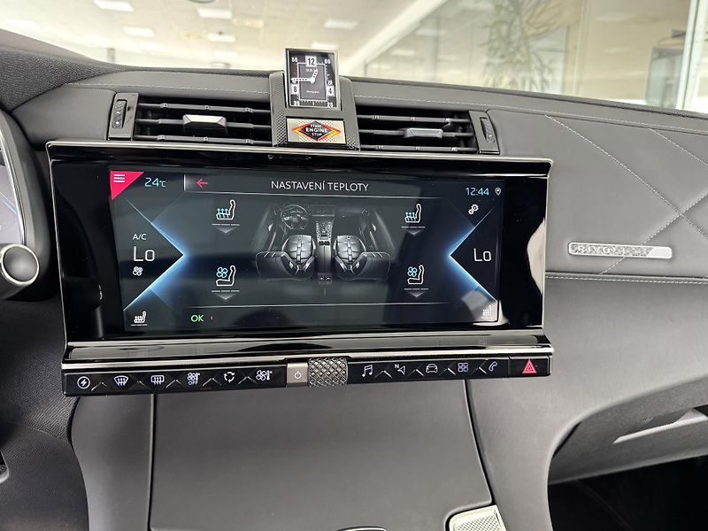 DS Automobiles DS7 Crossback 1,6 E-TENSE 300*AT8*4x4*RIVOLI - fotka 26 z 47