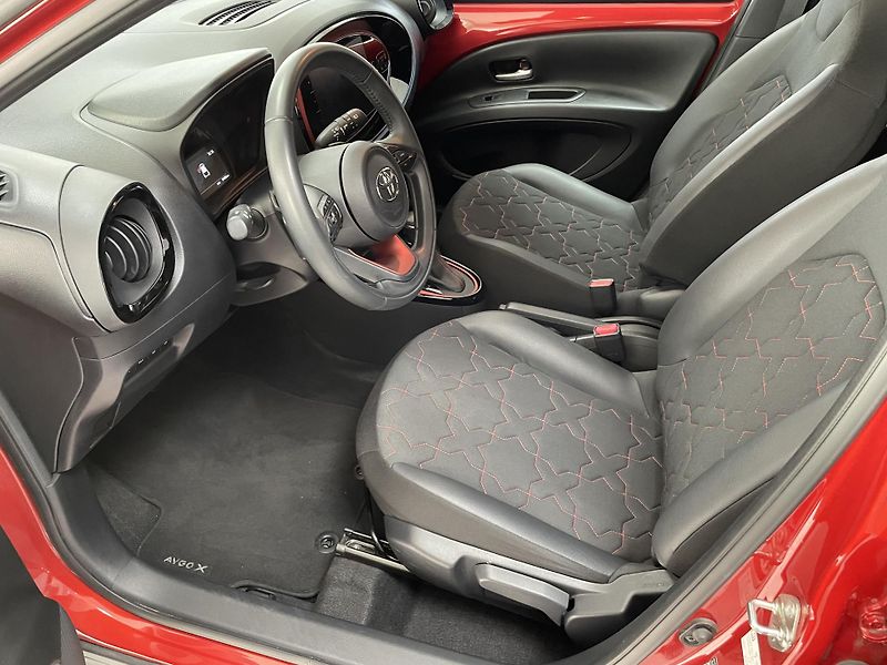 Toyota Aygo X AUTOMAT ČR REZERVACE  - fotka 19 z 27