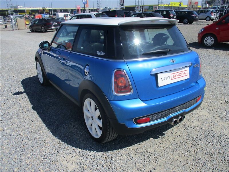 Mini Cooper S 1,6 i, aut. klima,Cebia,128kW - fotka 8 z 32