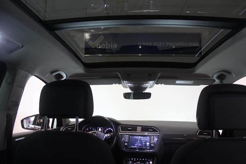 Volkswagen Tiguan (2017) 2.0TDI 110kW R-Line FULL LED - fotka 26 z 39